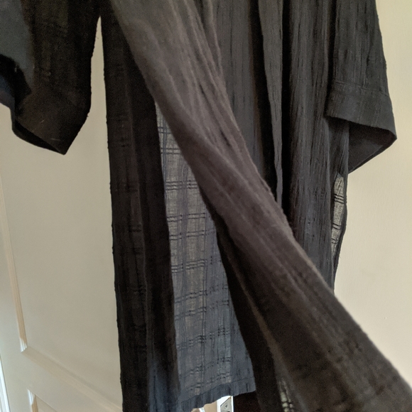 Abercrombie black front open kimono - Picture 2 of 3